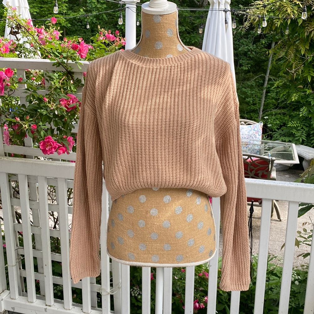 NWOT Missguided Cropped Light Pink Sweater